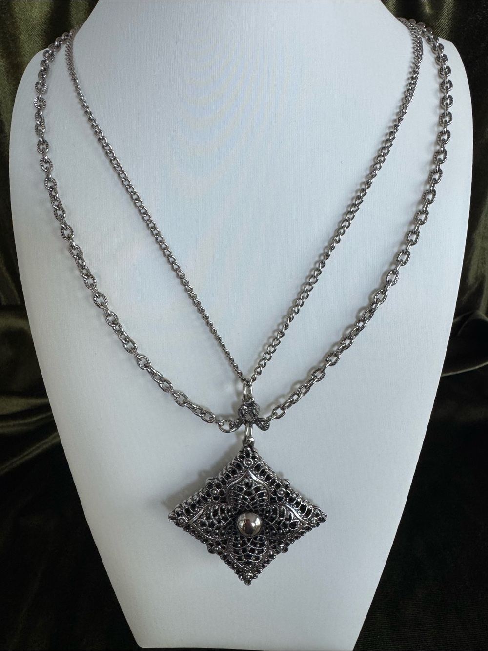 Silver-Tone Filigree Pendant Necklace - Women Jewelry
